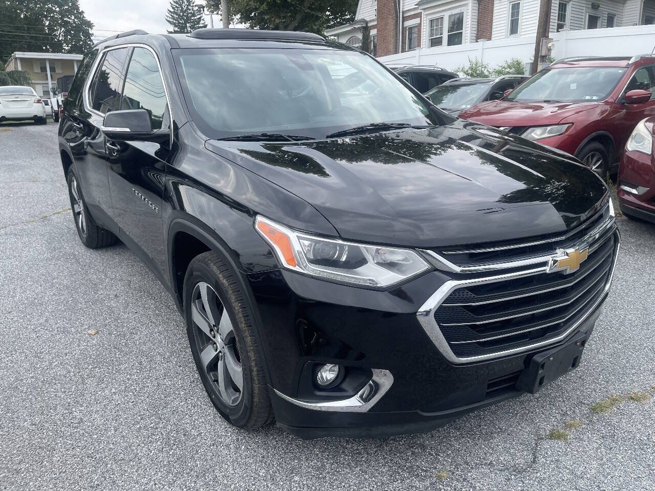 Used 2019 Chevrolet Traverse LT w/ LT Premium Package AWD/4WD image 3