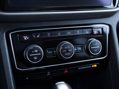 Used 2022 Volkswagen Atlas SEL Premium image 17