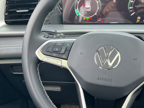 New 2026 Volkswagen Tiguan SE AWD/4WD image 23