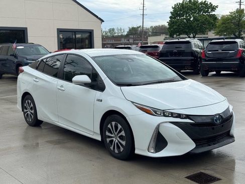 Used 2022 Toyota Prius Prime XLE FWD image 4