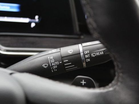 Used 2022 Cadillac Escalade Premium Luxury image 18