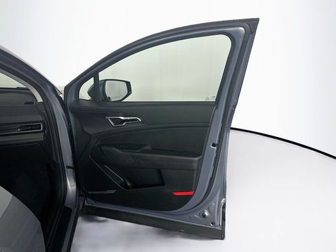 Used 2025 Kia Sportage LX FWD image 29