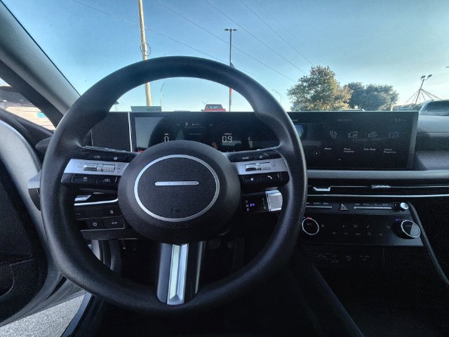 Used 2025 Hyundai Sonata SEL FWD image 11