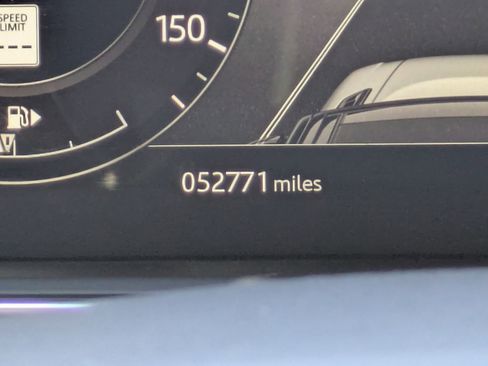 Used 2020 Land Rover Range Rover Sport HSE image 11