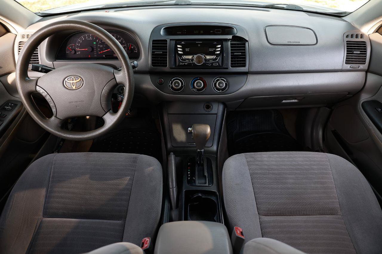 Used 2005 Toyota Camry LE FWD image 2