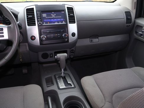 Used 2019 Nissan Frontier SV image 10