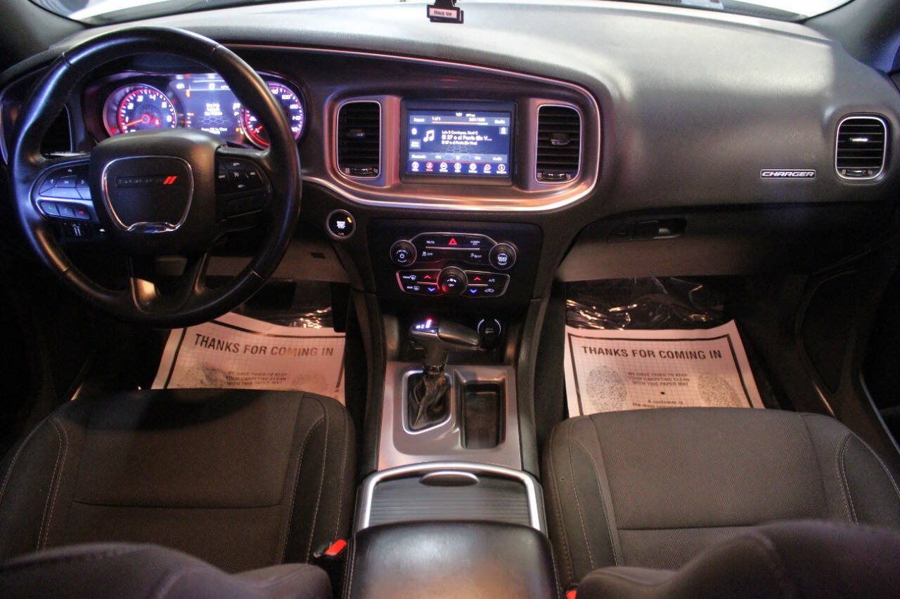 Used 2019 Dodge Charger SXT RWD image 17