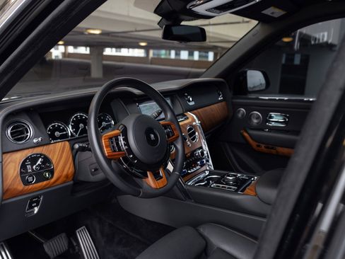 Used 2021 Rolls-Royce Cullinan image 29