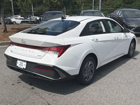 New 2026 Hyundai Elantra Hybrid FWD image 9