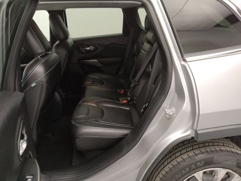 Used 2019 Jeep Cherokee Latitude Plus w/ Trailer Tow Group image 18