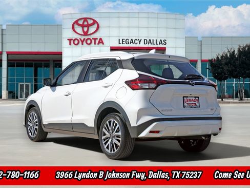 Used 2024 Nissan Kicks SV FWD image 7