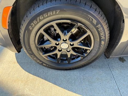 Used 2017 Chrysler Pacifica Touring FWD image 7