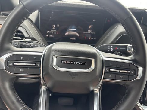 Used 2025 GMC Yukon Denali RWD image 30