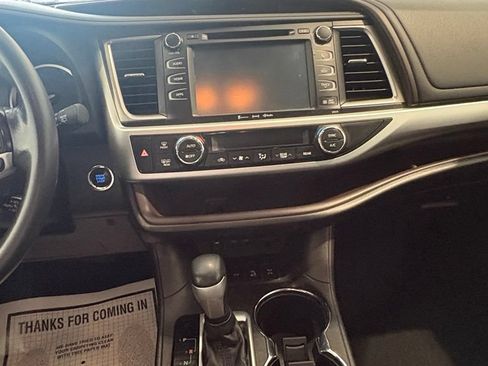 Used 2018 Toyota Highlander XLE AWD/4WD image 16