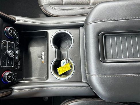 Used 2024 Chevrolet Suburban High Country image 28