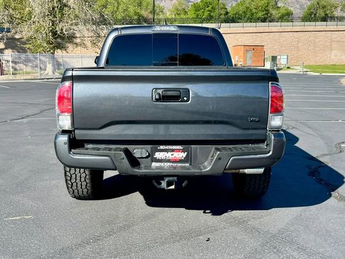 Used 2020 Toyota Tacoma TRD Off-Road w/ TRD Premium Off Road Package AWD/4WD image 6