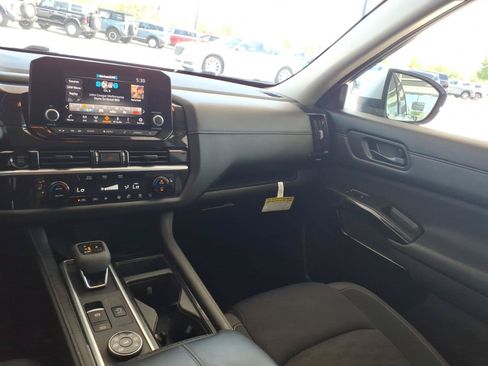 Used 2025 Nissan Pathfinder SV AWD/4WD image 20