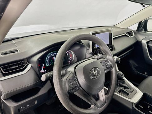 Used 2025 Toyota RAV4 XLE FWD image 9