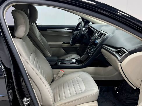 Used 2019 Ford Fusion SE FWD image 34