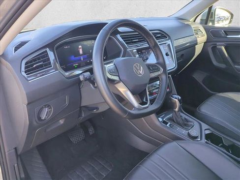 Used 2024 Volkswagen Tiguan SE image 9