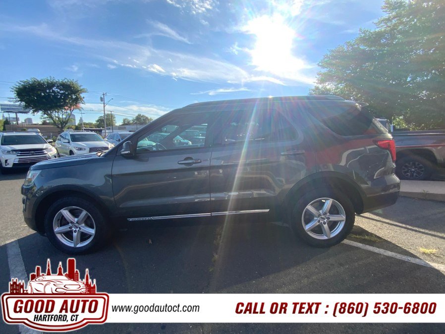 Used 2017 Ford Explorer XLT w/ Equipment Group 202A AWD/4WD image 8