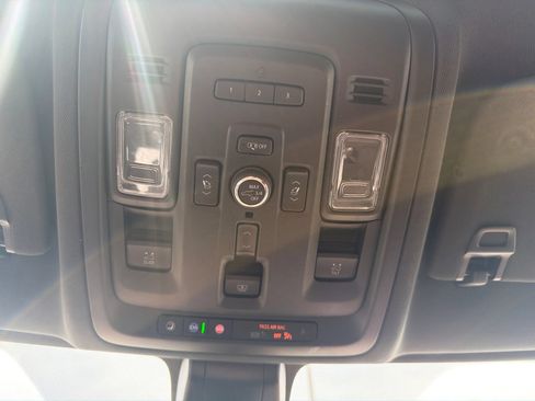 Used 2022 Chevrolet Tahoe High Country w/ Premium Package AWD/4WD image 18