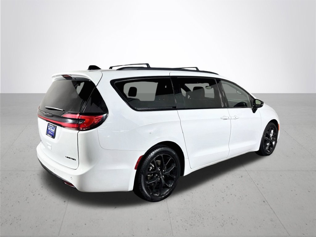 Certified 2025 Chrysler Pacifica Limited FWD image 7