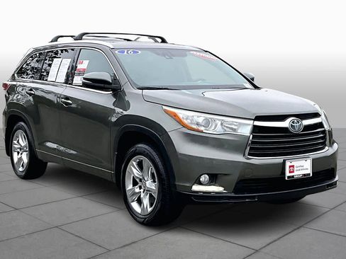 Certified 2016 Toyota Highlander Limited Platinum image 2