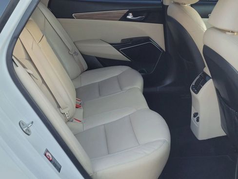 Used 2017 Kia Cadenza Premium w/ Luxury Package image 11