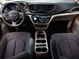 Used 2017 Chrysler Pacifica LX image 2
