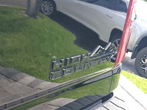 Used 2024 Chevrolet Silverado 2500 High Country w/ High Country Premium Package AWD/4WD image 9