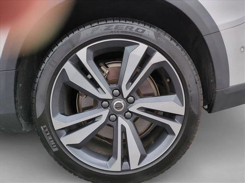 Used 2025 Volvo V60 B5 Cross Country Plus image 25