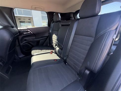 Used 2024 Mitsubishi Outlander SE image 13