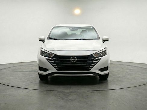 Used 2025 Nissan Versa SV image 2