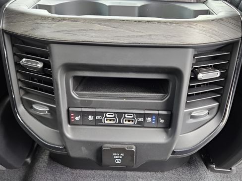 Used 2025 RAM 1500 Limited AWD/4WD image 15
