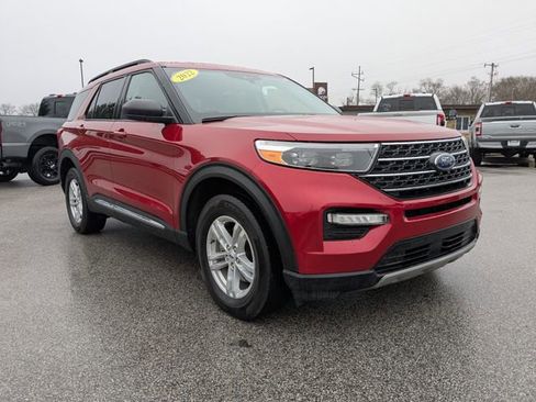 Used 2022 Ford Explorer XLT w/ Equipment Group 202A image 8
