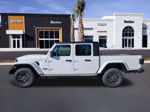 New 2026 Jeep Gladiator Sport image 3