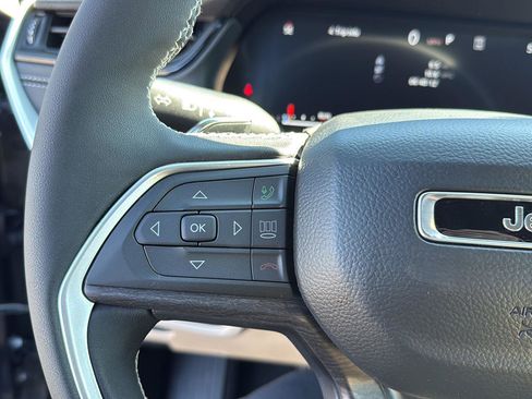 New 2026 Jeep Grand Cherokee Limited w/ Luxury Tech Group II image 16