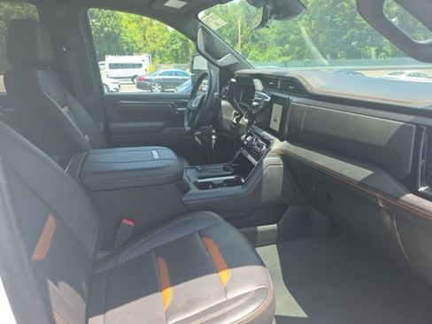 Used 2025 GMC Sierra 2500 AT4 w/ AT4 Premium Plus Package AWD/4WD image 9
