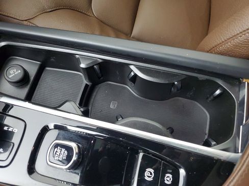 Certified 2023 Volvo XC90 B5 Plus w/ Protection Package Premier image 32