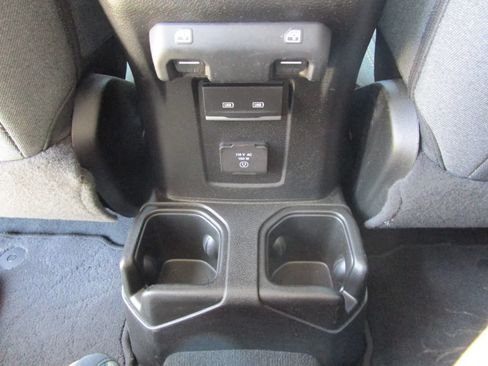 Used 2024 Jeep Wrangler Unlimited Sahara AWD/4WD image 15