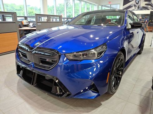 New 2027 BMW M5 w/ Executive Package AWD/4WD image 2