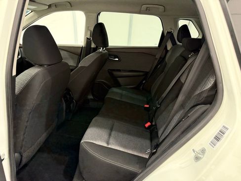 Used 2023 Nissan Rogue SV image 12