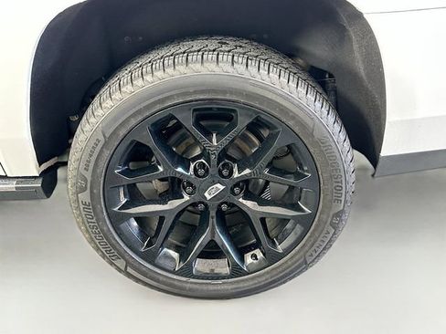 Used 2019 Cadillac Escalade ESV Platinum AWD/4WD image 32