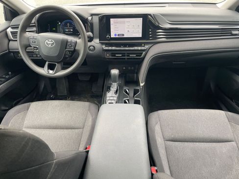 Used 2025 Toyota Camry LE image 40