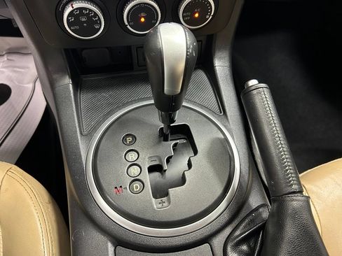 Used 2009 MAZDA MX-5 Miata Grand Touring RWD image 11