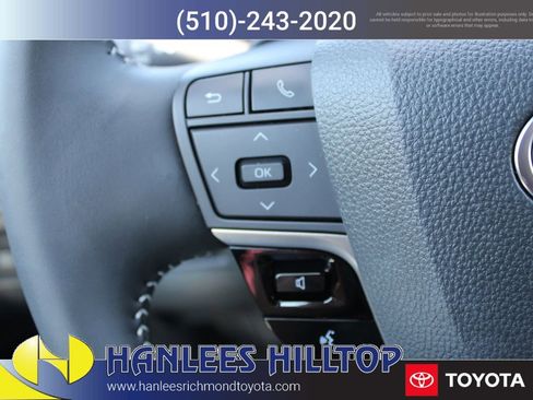 Used 2025 Toyota Camry SE FWD image 27