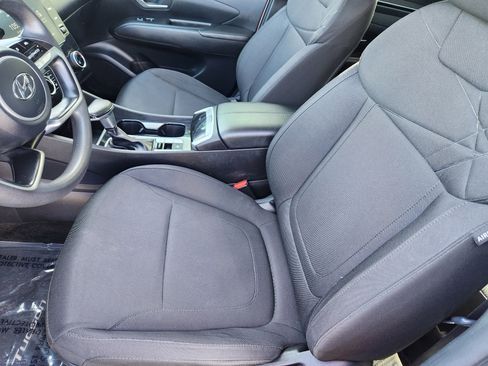 Used 2022 Hyundai Tucson SE image 9