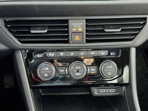 Used 2020 Volkswagen Jetta R-Line w/ R-Line Cold Weather Package FWD image 17