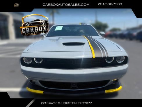 Used 2022 Dodge Challenger GT w/ Plus Package RWD image 8
